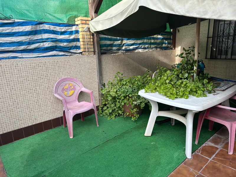 Foto d5ad6b9b-b63c-4552-9629-bf6408514096. Casa a calle roble 16 a Torreblanca Sevilla