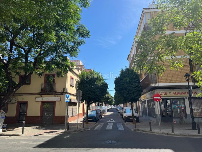 Foto f8125ebc-d959-4de6-b0bd-65bc2afec528. Casa a calle hernán ruiz 75 a El Cerro Sevilla