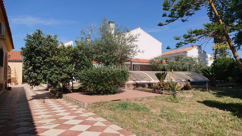 Foto 57b198e6-110e-4dd9-9afb-eb39739155a2. Chalet en urbanización el martillo 23 en ramal de Espartinas Espartinas