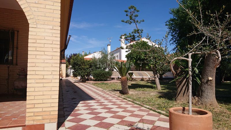 Foto ff342988-ada9-4943-b580-362883965214. Chalet en urbanización el martillo 23 en ramal de Espartinas Espartinas