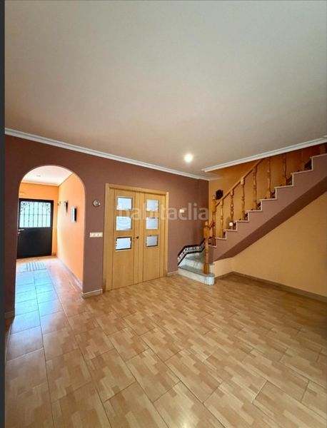 Foto e8b524bc-46e1-42df-ae2e-2f5f8abb677e. Casa a calle soledad 46 a Palmete Sevilla