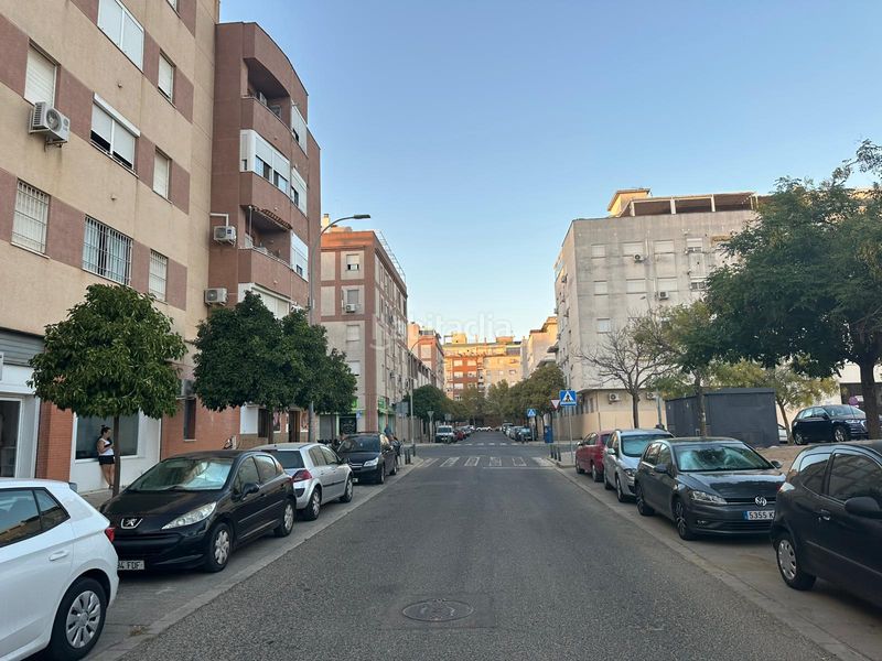 Foto f3df542f-8b08-4b4d-876f-b222fa357601. Pis amb aparcament a Palmete Sevilla