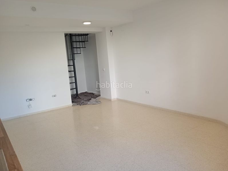 Foto f96e6ccd-b7dc-4b49-9c15-e34537039aa1. Zweistöckige wohnung in calle zambullon 60 in Sanlúcar la Mayor