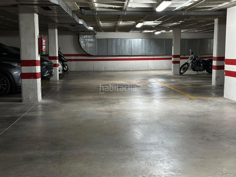 Foto 4cfed725-4bdd-4c94-9f3d-5298a82ef17d. Parking coche plaza de garaje zona la florida en Alicante
