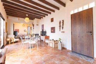 Haus  Calle nardo-bacarot. Una casa única que combina encanto tradicional y comodidad moder
