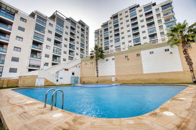 Foto 3d681977-d61e-4ccb-9374-e09b741e240b. Apartament amb aparcament piscina a Campello Playa Campello (el)