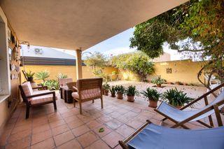 Chalet  Calle pintor varela. Amplitud y privacidad en una casa con encanto
