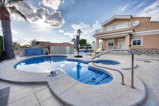 Chalet  Urbanizacion pisnella rambla busot. Chalet independiente con piscina, grandes exteriores y cuidados