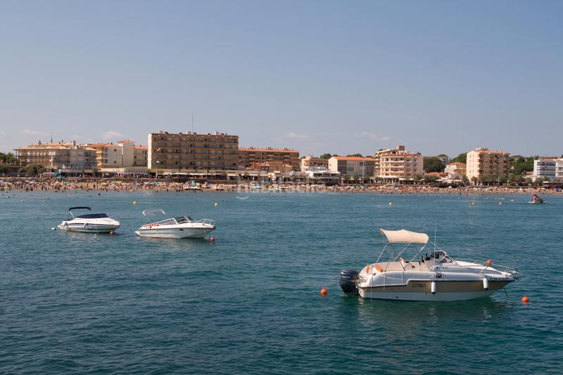 Foto fc194a23-001d-457c-a9ab-f01d4da38848. Autoparkplatz in carrer barcelona 3 in Riells Escala (L´)