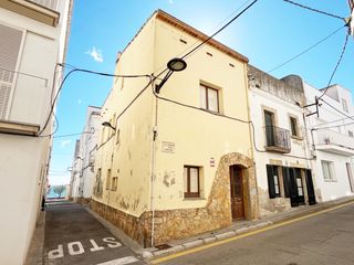 Casa adossada  Carrer puig sureda 29. Caseta centro pueblo con gran terraza