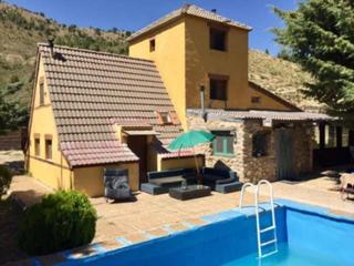 Masia  Eras altas. Venta de chalet rústico en camarena de la sierra