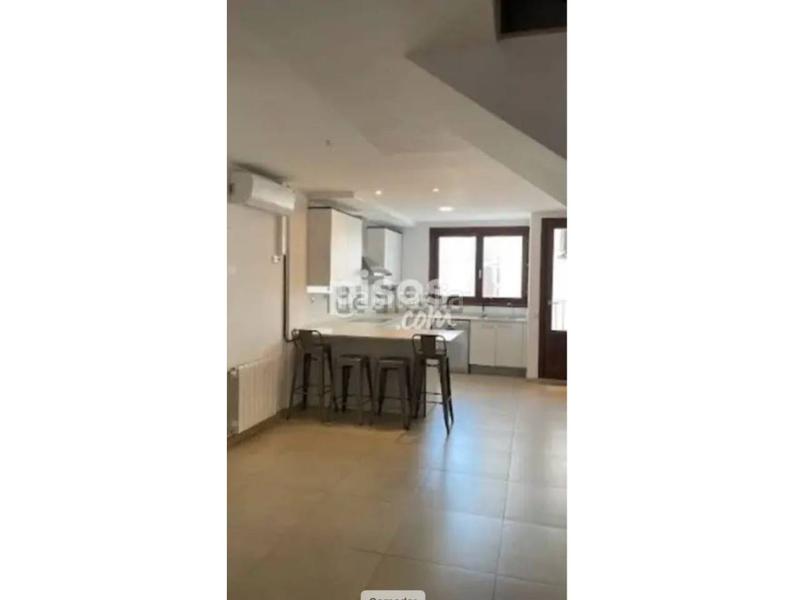 Foto acf1c971-8a9c-4bd5-bde8-24d197e507f6. Piso duplex en venta en la plaza dEl Carmen en El Carme Valencia