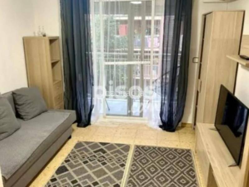 Foto c740f643-52ba-4e40-81fd-afc7fc2f9a96. Piso vivienda en venta en avda malvarrosacerca de plaza libertad simon bolivar en Valencia