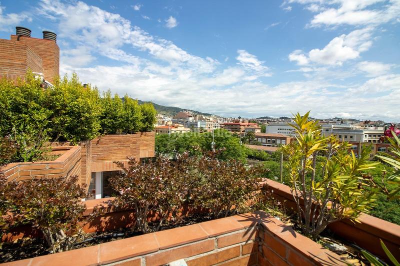 Foto e2b1165d-3c3c-4647-8d4f-646895ab4f52. Attico con riscaldamento parcheggio in Sarrià Barcelona