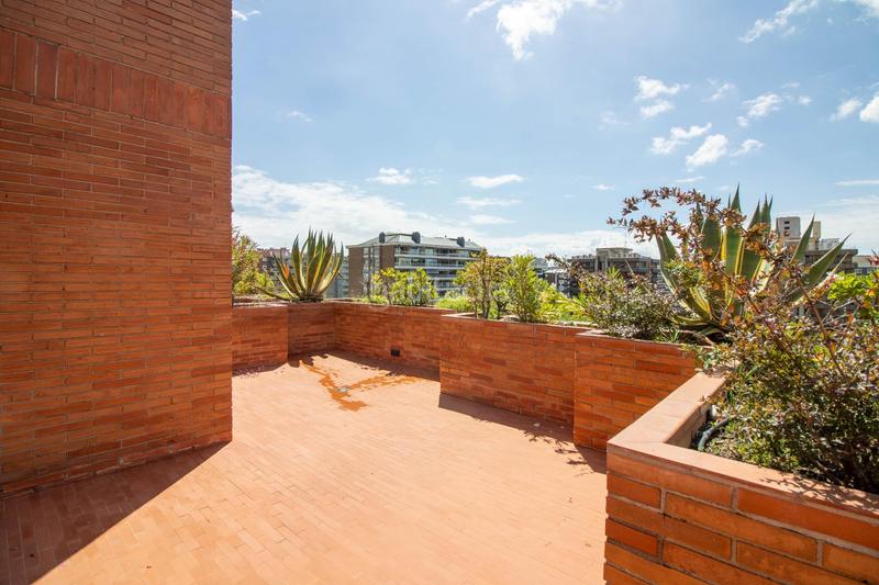 Foto 113f245b-cf3a-4fb4-9733-4662693b42a8. Dachwohnung mit heizung parking in Sarrià Barcelona