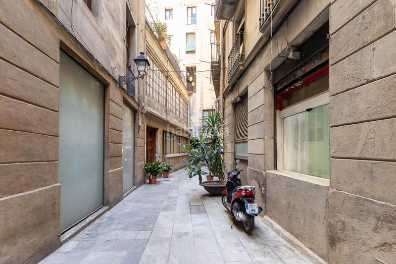 Foto b8c2af9c-cc1b-4623-8710-ba893ba4c836. Piso en Gòtic Barcelona