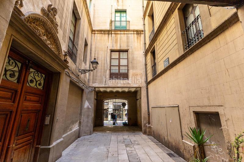 Foto daa7c5a4-4608-45c2-8b1a-091d88e7f0d3. Piso en Gòtic Barcelona