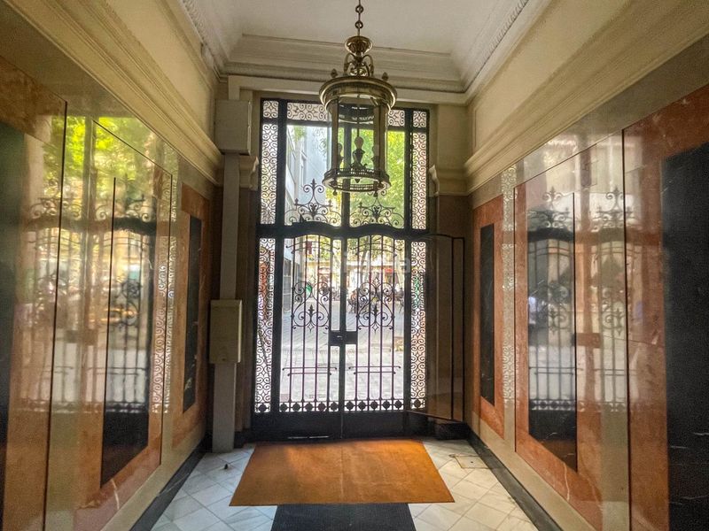 Foto 6305f618-55ba-463a-b95f-b7faac38107c. Pis amb calefacció a Sant Antoni Barcelona
