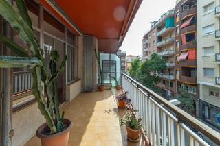 Etagenwohnung  Calle tenor masini. Amplio piso  luminoso a reformar