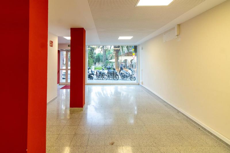 Foto 5ccc1846-7edc-4d10-9f3c-15baf8d48186. Rent business premise in Centre Esplugues de Llobregat