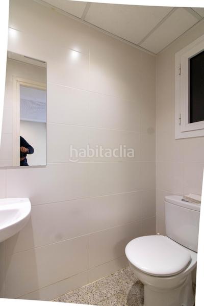 Foto e3f77ddd-4a77-4a2e-af7b-d0fb1e05d2cc. Location local commercial dans Centre Esplugues de Llobregat