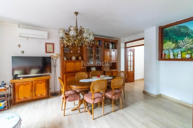 Foto 3ca204b3-6d40-40a3-898e-069bd52d9cc5. Zweistöckige wohnung mit heizung in Centre Santa Coloma de Gramenet