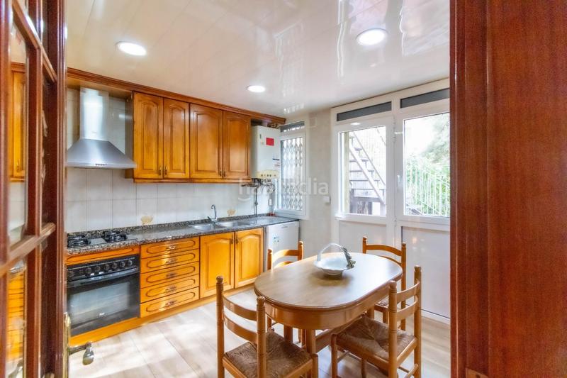 Foto 5d6f8394-5e13-47be-828f-63919653340e. Zweistöckige wohnung mit heizung in Centre Santa Coloma de Gramenet