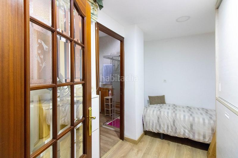 Foto c8555803-46c0-471b-9134-bf4bb1d4a0e2. Zweistöckige wohnung mit heizung in Centre Santa Coloma de Gramenet