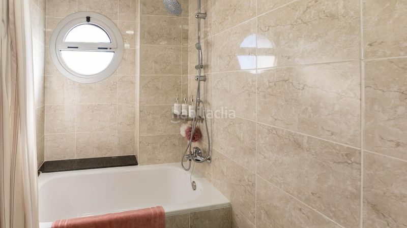 Foto dbebb24b-0e4a-407f-9ce5-2ab026dbb836. Àtic amb aparcament a Sant Joan Baptista Sant Adrià de Besòs