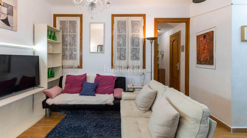 Foto b9956d28-1158-4fcf-af93-c5a5a1c69cb8. Pis a Sants Barcelona