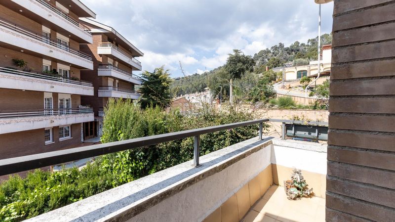 Foto f34e03c9-4f75-4f11-b105-b229e1dd09de. Casa adossada amb aparcament a Palma de Cervelló (La)