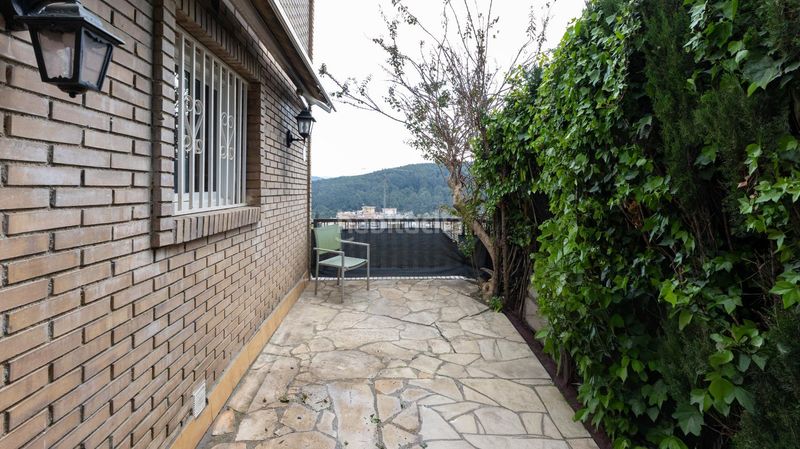 Foto f5d4f2da-90e1-48b9-b7a1-fe51d84df93c. Casa adossada amb aparcament a Palma de Cervelló (La)
