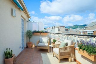 �tic  Sabastida. Inmobiliaria en barcelona guinardo.  venta de atico loft reforma