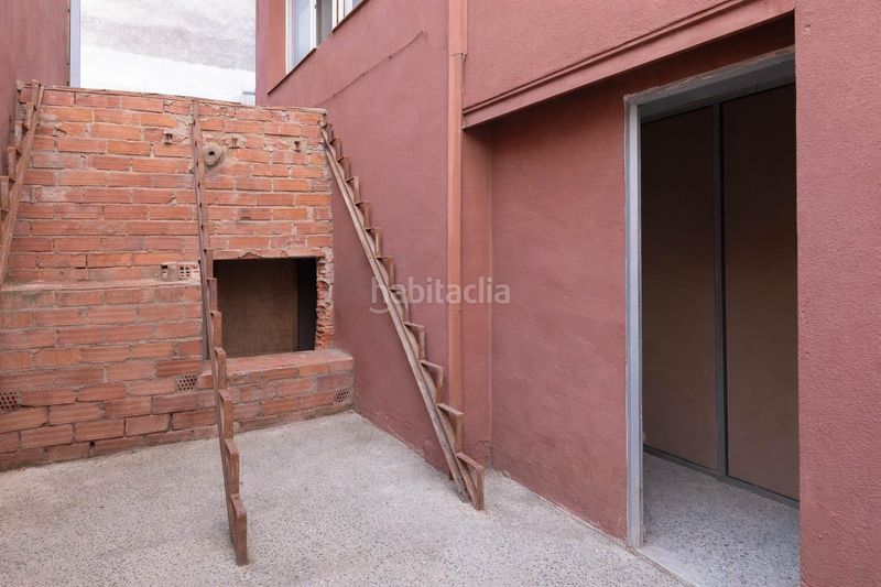 Foto 3c8ebca1-7a7f-4f6b-93f8-9c5d182e3b34. Local comercial a Ca n'Aurell Terrassa