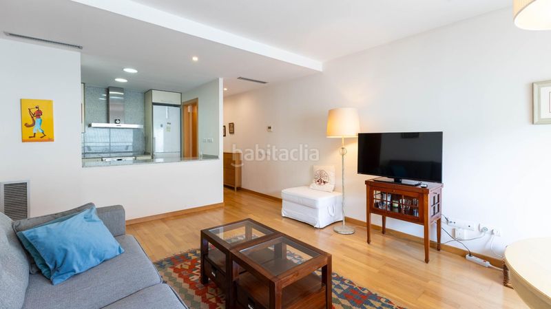 Foto 31a01f7f-245c-41cd-b919-9d67d1ffc27d. Pis amb aparcament a Sant Antoni Barcelona