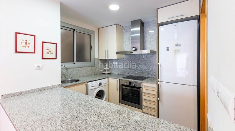 Foto d3828b4d-47dd-4d5c-89fb-f605b9dfcf43. Pis amb calefacció aparcament a Sant Antoni Barcelona