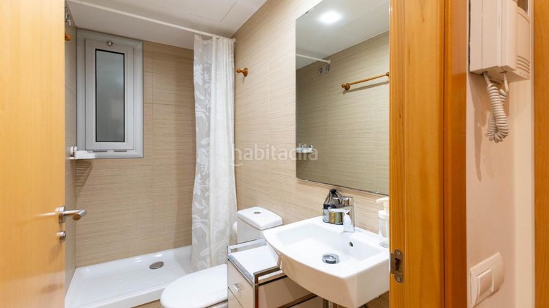 Foto f235f54f-38b6-474d-90a8-811f079b551a. Pis amb aparcament a Sant Antoni Barcelona