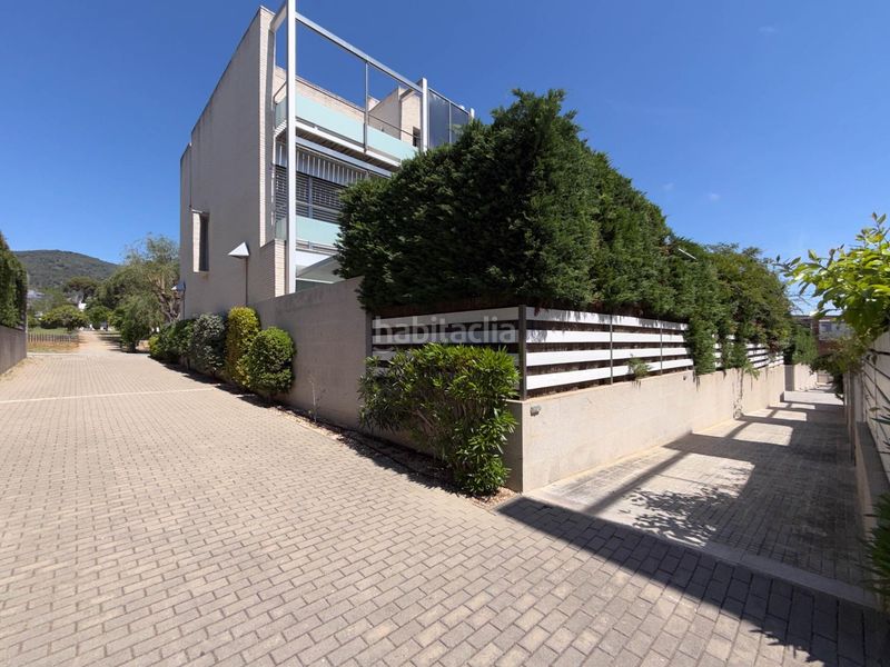 Foto d323acfb-4436-42b9-964b-872a7fd5163f. Casa adossada amb aparcament piscina a Premià de Dalt