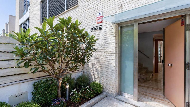 Foto ee70791f-9d9a-4258-bba3-4a4d134e8291. Casa adossada amb aparcament piscina a Premià de Dalt