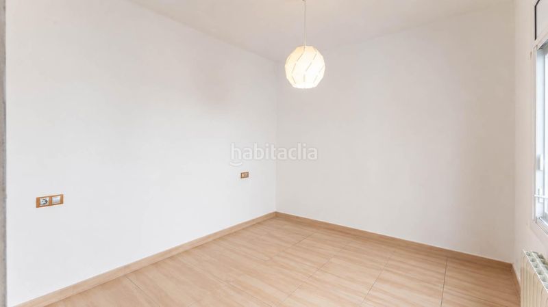 Foto d323f660-d7a7-4bc5-bd3f-8e02e48d44eb. Pis amb calefacció a Guinardó Barcelona