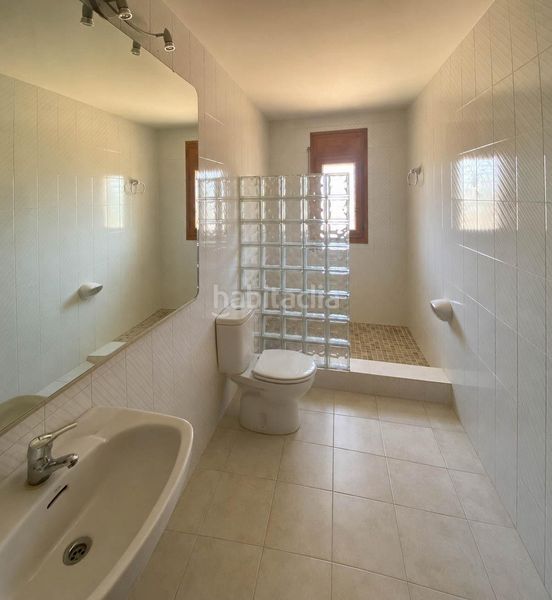 Foto 16bd1c06-f197-44eb-8d3f-7d142ce840df. Casa amb calefacció aparcament a Deltebre