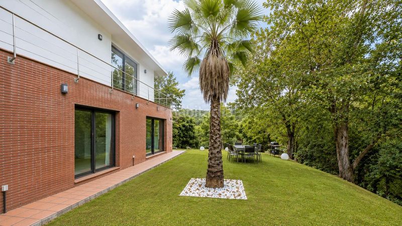 Foto c16dc0c3-1a89-46da-8698-4eed5e79b535. Chalet con riscaldamento parcheggio piscina in Les Planes Sant Cugat del Vallès
