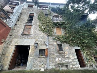 Casa adossada a Santa Maria d´Oló