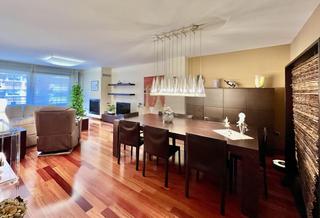 Appartement dans Centre - Passeig i Rodalies. Piso de 4 en el centro manresa de 4 habitaciones