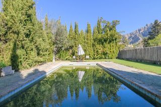 Xalet a Collbat�. Casa con 1.774 m de parcela, piscina y pista de tenis a los pies