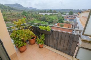 Duplex  De roger de llúria. Dúplex con ascensor, balcón al sur, terraza y plaza de parking e