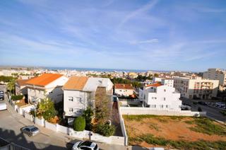 Reihenhaus  Calle calaceit. Casa adosada de 4 habitaciones con gran almacen
