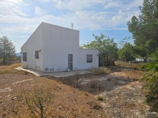 Masia a Roquetes. Casa rústica en roquetes