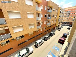 Pis a El Maset. Piso cntrico de 3 dormitorios, 2 baos, aseo, gran cocina indep