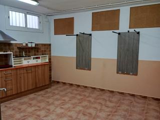 Rent Office space in Nord. Oficina en zona del colegio carles iii